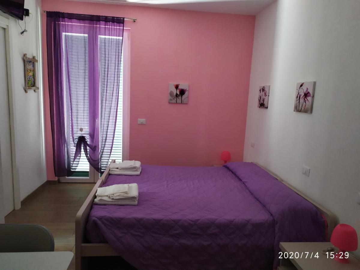 La Vie Est Belle Bed & Breakfast Finale Ligure Exterior foto